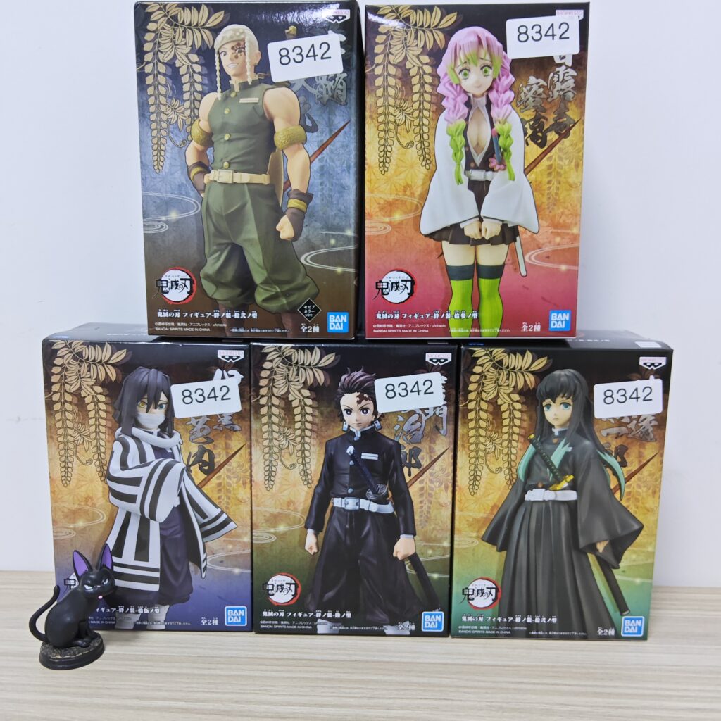 Brand New in Stock Demon Slayer: Kimetsu No Yaiba Kizuna Collection Desktop Ornament Gift for Men Collectible Figure