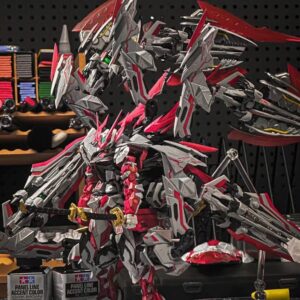 Gundam Model Red Dragon Heretic Snow White Strong Assault Freedom Unicorn Mecha Figure Assembly Toy Boy Gift