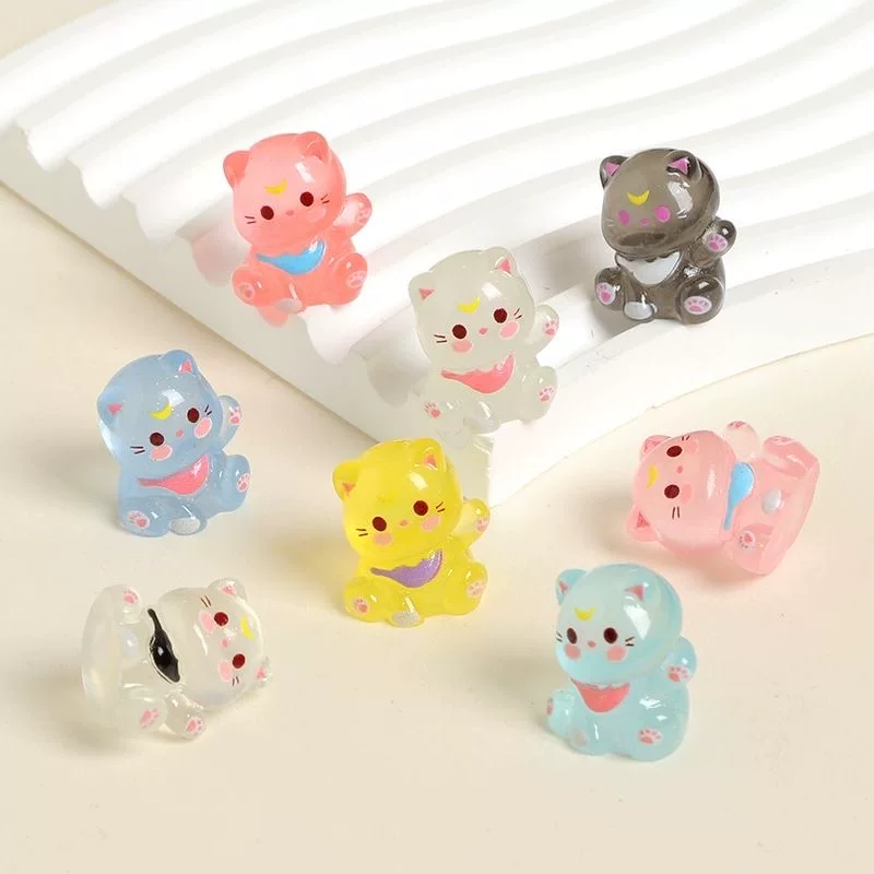 Cute and Adorable 3D Waving Cat Car Ornament Desktop Decoration Children's Reward Gift Blind Bag Toy Blind Box